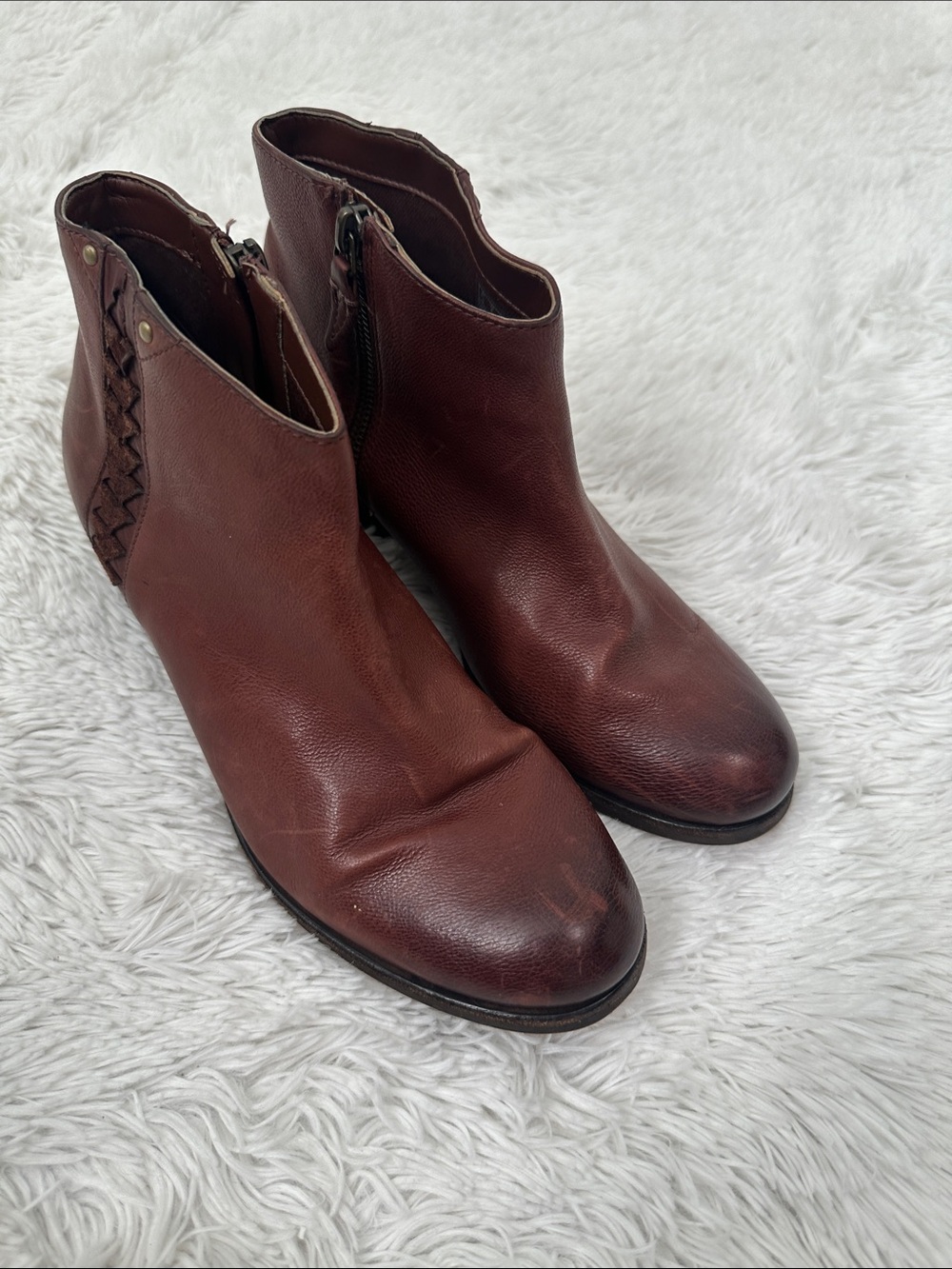 🦊 Clarks Leather Bootie